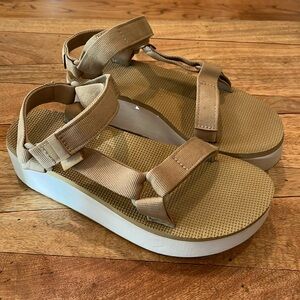 WOMENS ANTHROPOLOGIE TEVA S/N 1008844 UNIVERSAL PLATFORM BEIGE WEDGE SANDALS 8